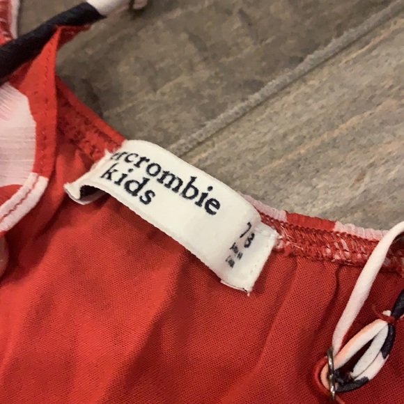 Girls floral romper. Size 7/8 - Picture 3 of 3